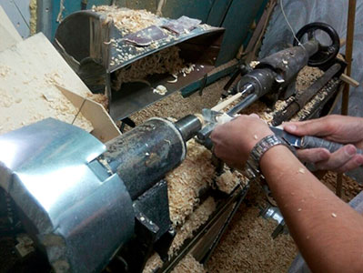 Токарное производство деревянных заготовок брелоков