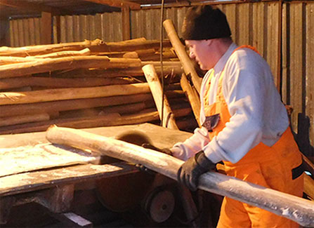 Распиловка древесины на токарном производстве