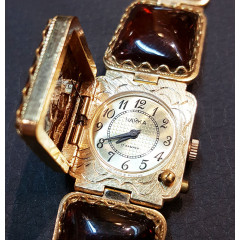 Часы женские, Чайка, янтарный браслет с крышкой