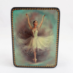 Шкатулка лаковая с элементами ручной росписи балерина